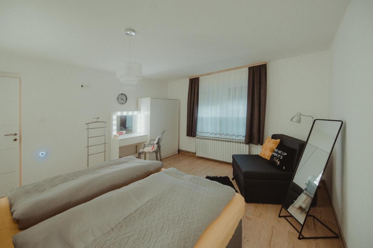 Kucica Lägenhet Ðakovo Exteriör bild